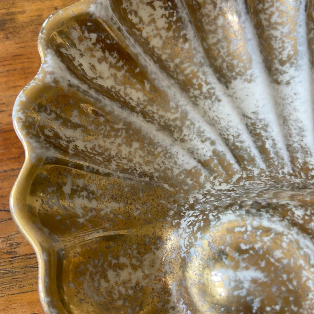 Vintage Ceramic Gold Specked Clam Soap Dish